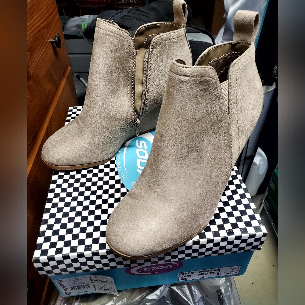 Soda‎ Women's Tan Ankle Boots Size 7.5